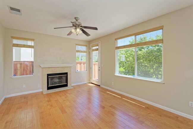 Building Photo - 1012 Trailside Dr