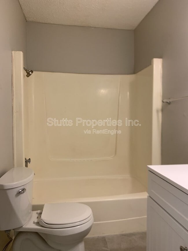 Building Photo - 710 Portage Ave