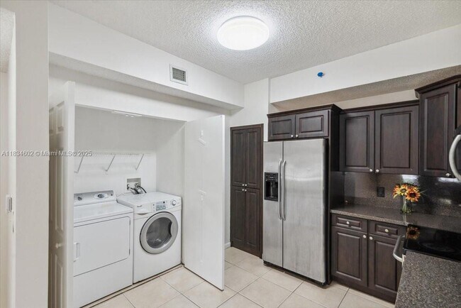 Building Photo - 6952 SW 39th St
