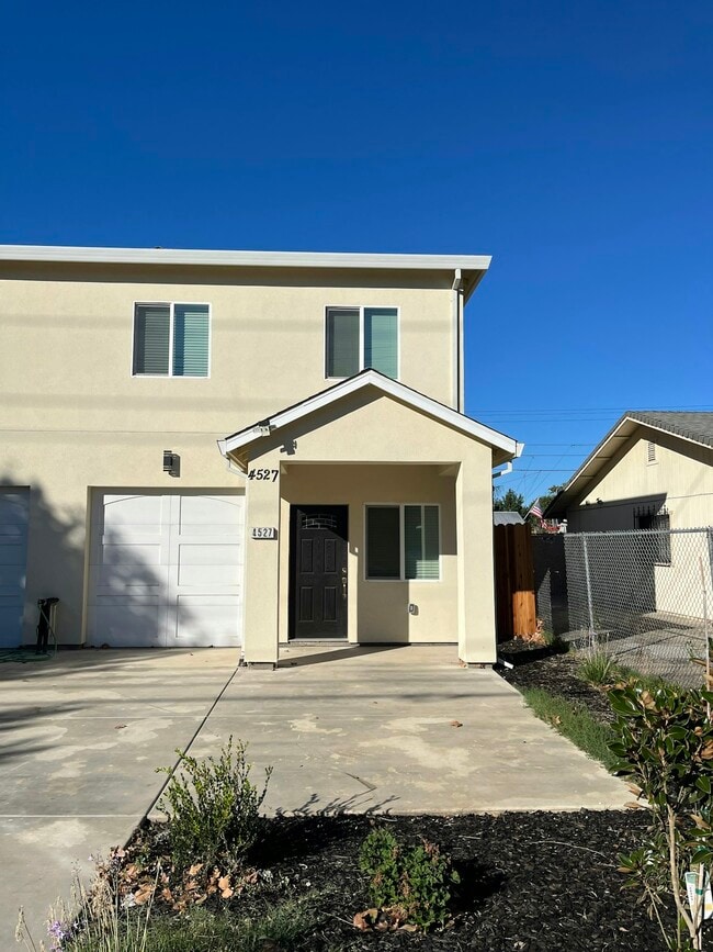 Building Photo - 4527 14th Ave