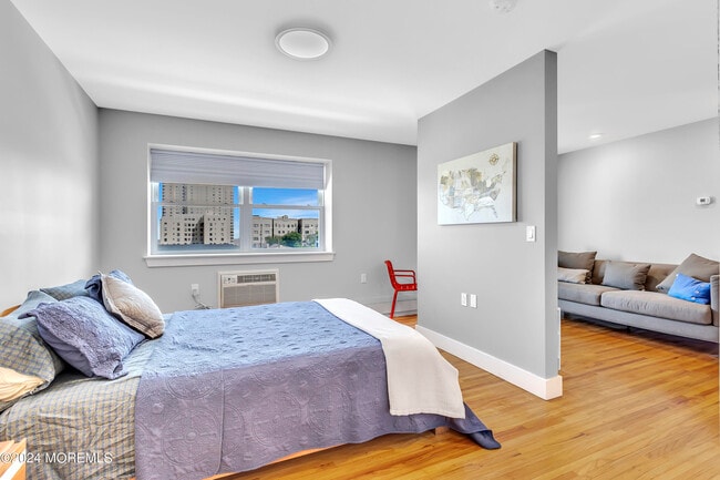 Building Photo - 1706 Park Ave