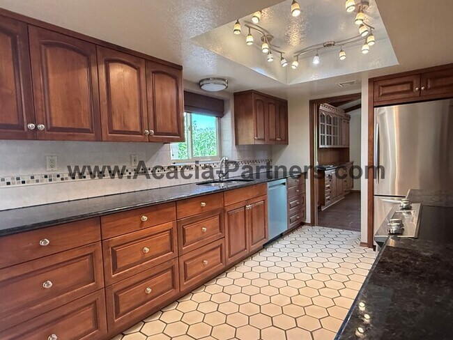 Building Photo - Stunning Two Bedroom with Den