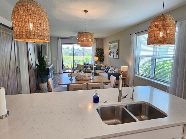 Building Photo - Annual Furnished or Seasonal Short-Term 4 Bedroom 2.5 Bathroom Home in Palmero!