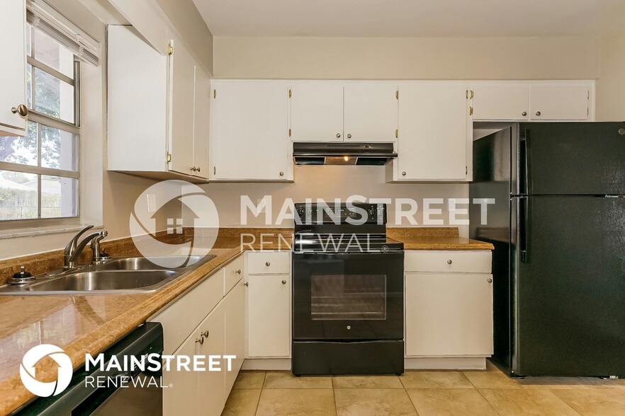 Building Photo - 890 Cynthia Dr