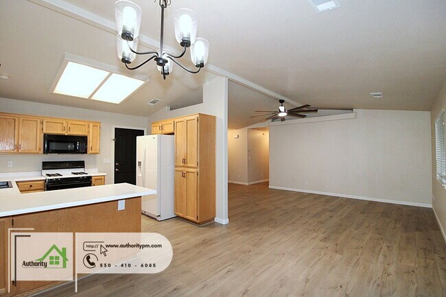 Building Photo - 3527 Savage Dr