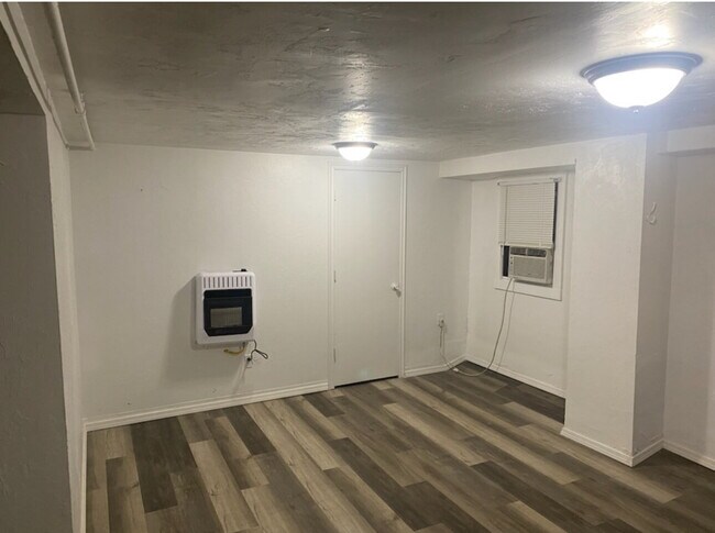 Building Photo - 1 Bedroom with Garage in Perry!