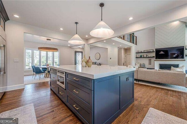 Building Photo - 4562 Columns Dr SE