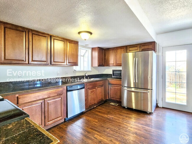 Building Photo - 811 S Rifle Way