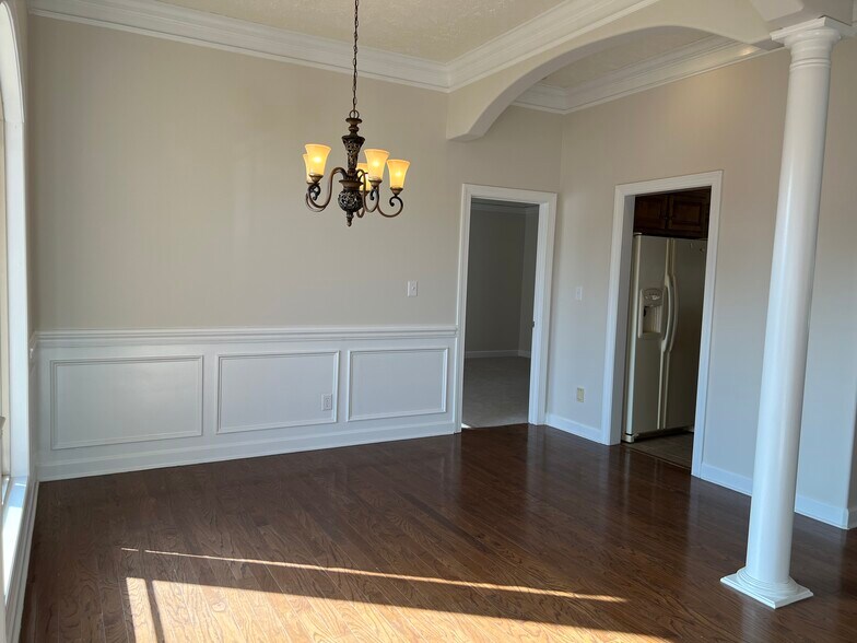 Building Photo - 17 Brooksies Pond Cv