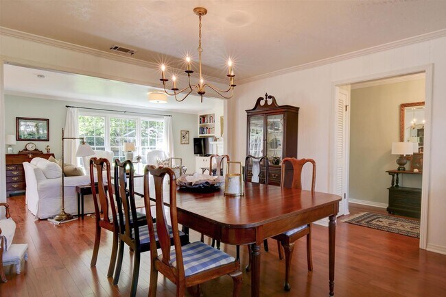 Building Photo - 453 Ivy Cir