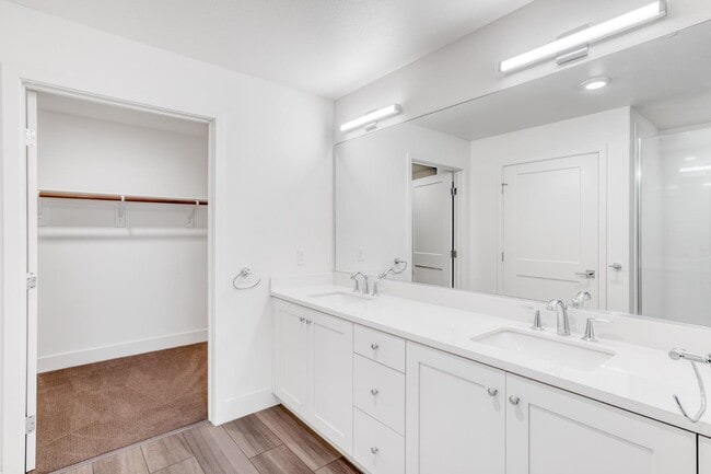 Building Photo - 3578 Rambla Pl