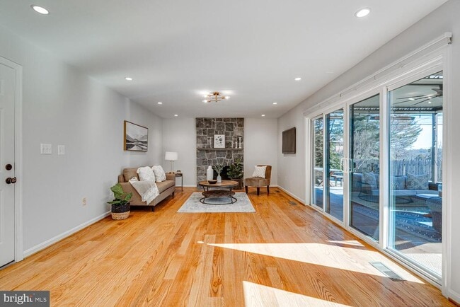 Building Photo - 6421 Linway Terrace