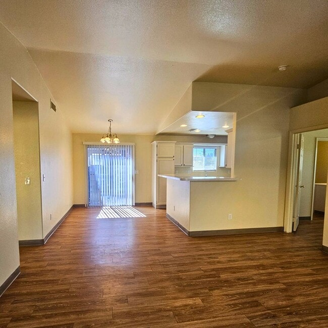 Building Photo - MOVE-IN READY 3BR/2BA SINGLE FAMILY HOME I...