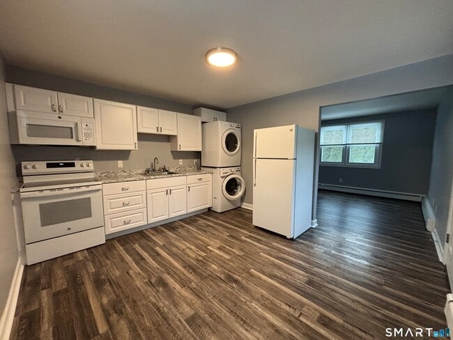 Building Photo - 142 Meridian St