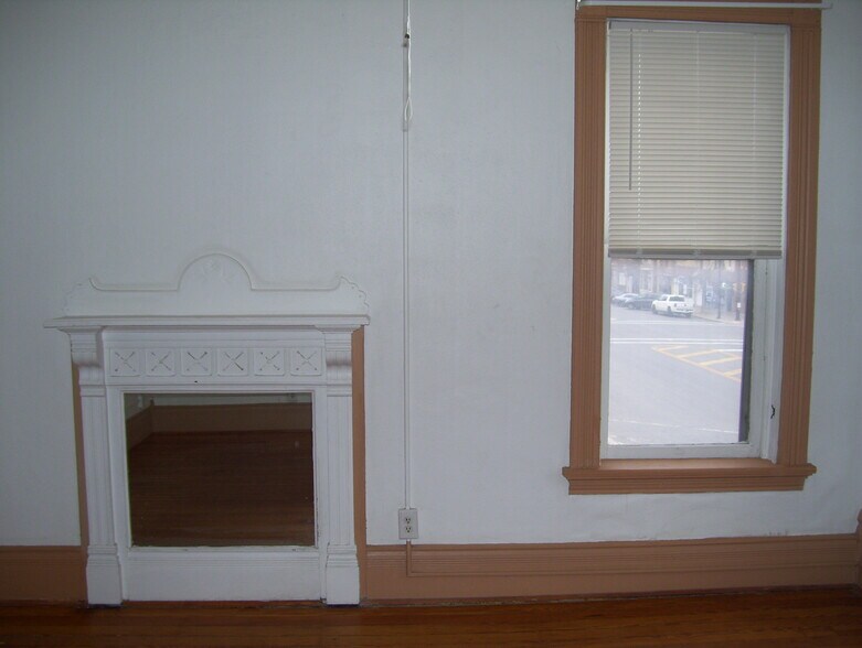 Building Photo - 914 N Salina St