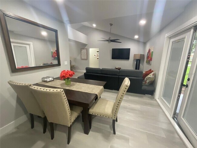 Building Photo - 3424 Willow Wisp Dr S