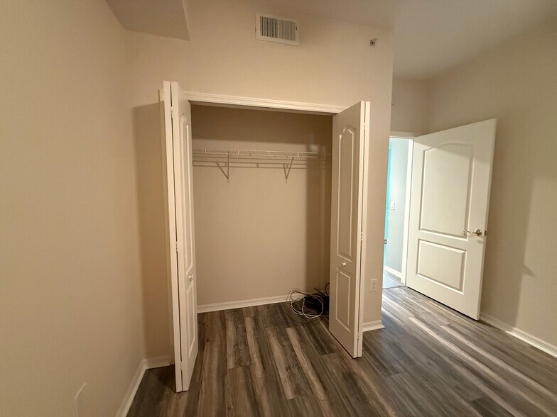 Building Photo - 6816 Sterling Greens Pl