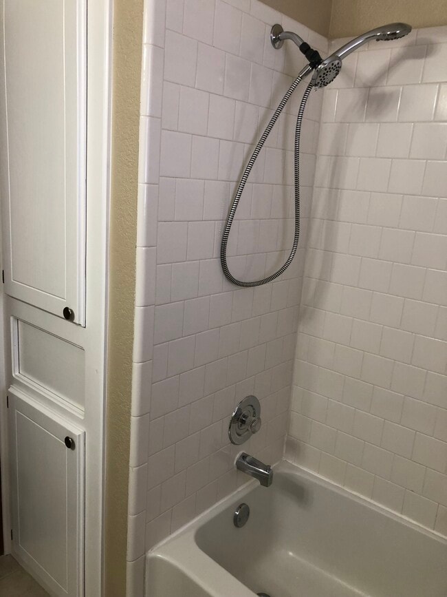 Building Photo - 5225 SE 82nd St