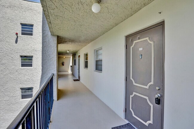 Building Photo - 9230 Lagoon Pl