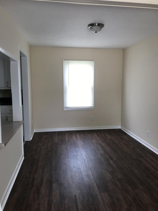 Building Photo - 503 Isern St