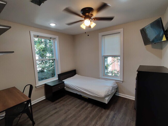 Building Photo - 5535 Crowson St