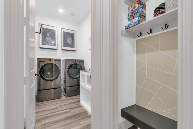 Building Photo - 4153 Shavano Dr