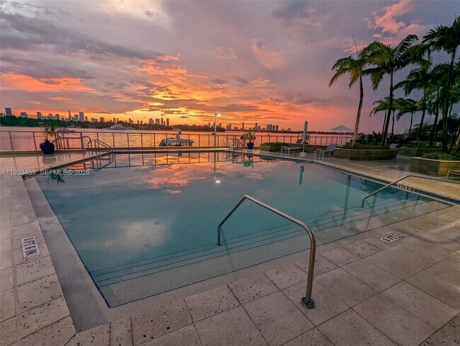 Building Photo - 800 West Ave