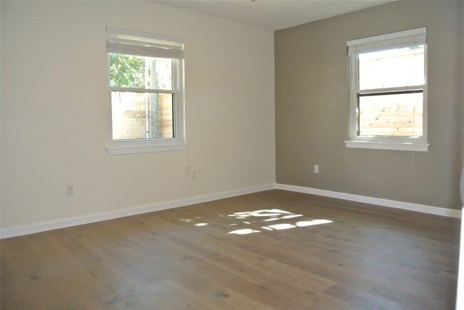 Building Photo - 7911 Greenbush St