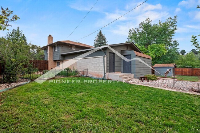 Building Photo - 1024 Pike Dr