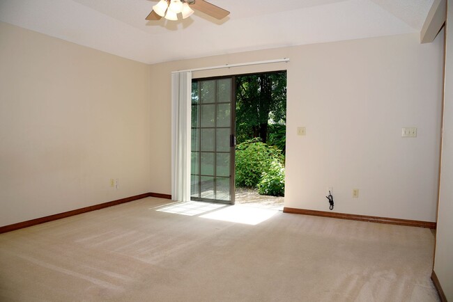 Building Photo - 3 Bedroom in Bluewater Bay!