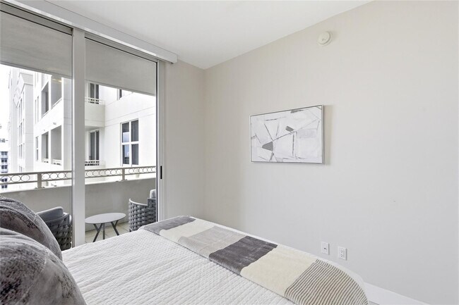 Building Photo - 511 SE 5 Ave