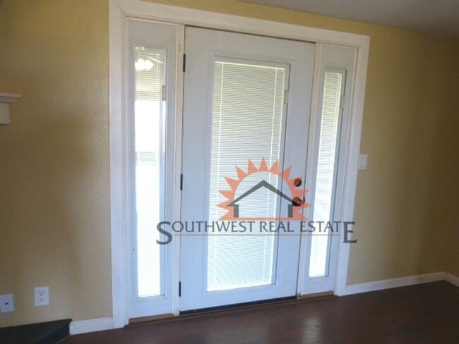 Building Photo - Country home with 3 bedroom 2 bathrooms