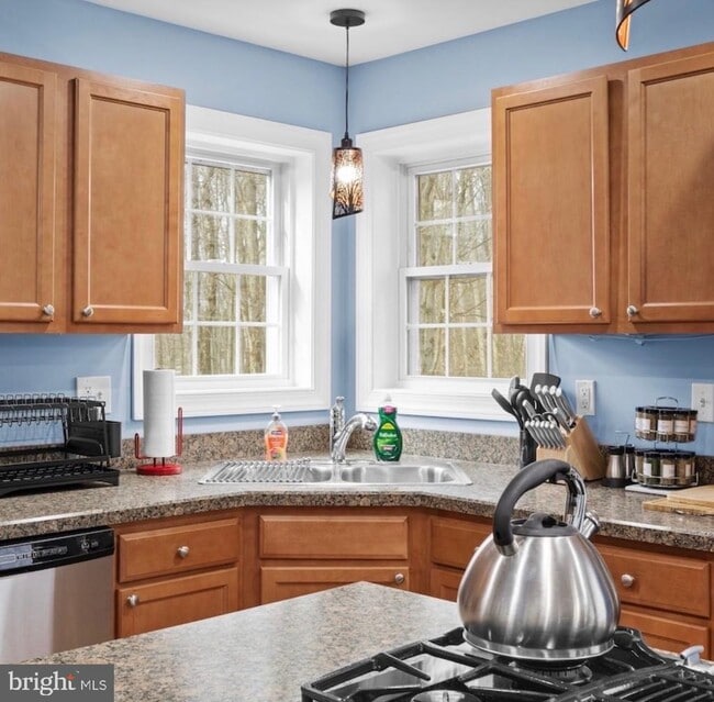 Building Photo - 1141 Riverside Heights W