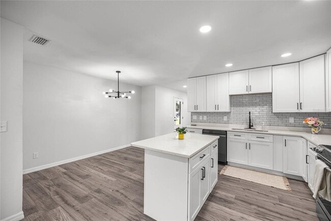 Building Photo - 5 Bahia Court Trce