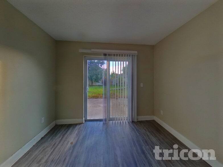 Building Photo - 1930 Bluets Ct