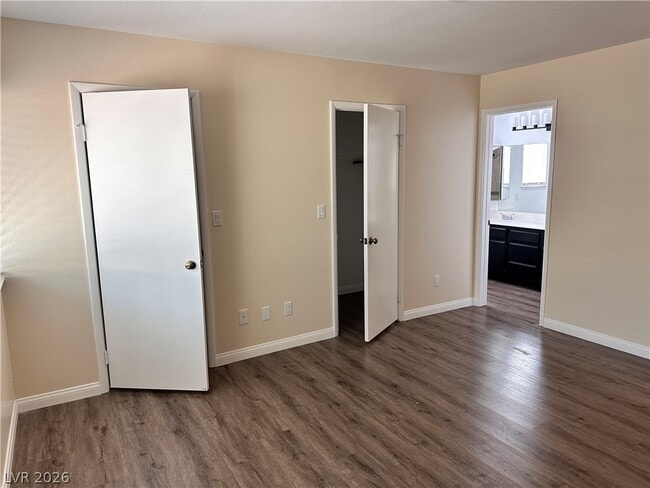 Building Photo - 1700 Rolling Hills Dr