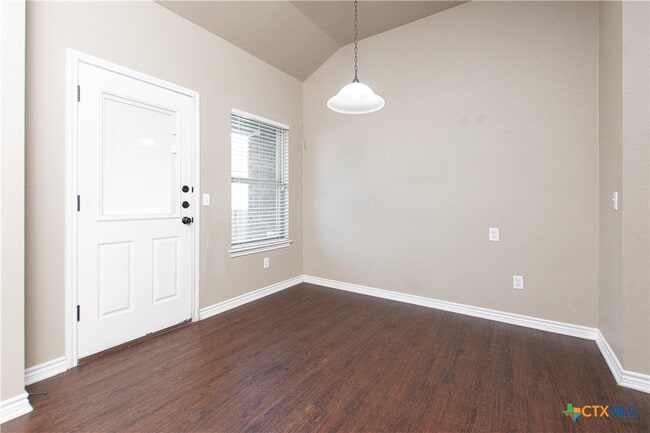 Building Photo - 502 Sladecek Dr