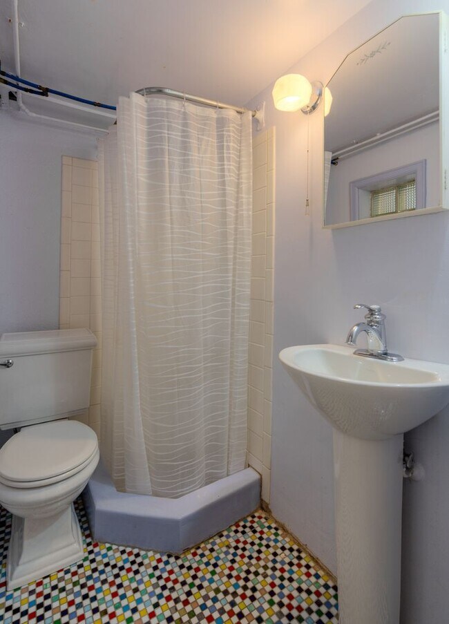 Building Photo - 508 Valley View Dr