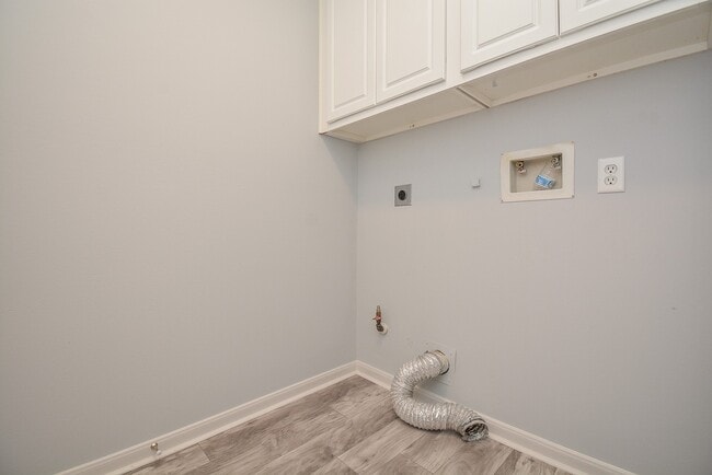 Building Photo - 4006 Dell Ln