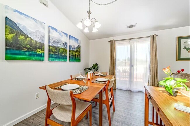 Building Photo - Fully Furnished House in Eureka