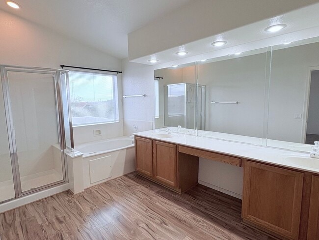 Building Photo - Spacious 4BR/3BA Two-Story Home Near Sabino Canyon