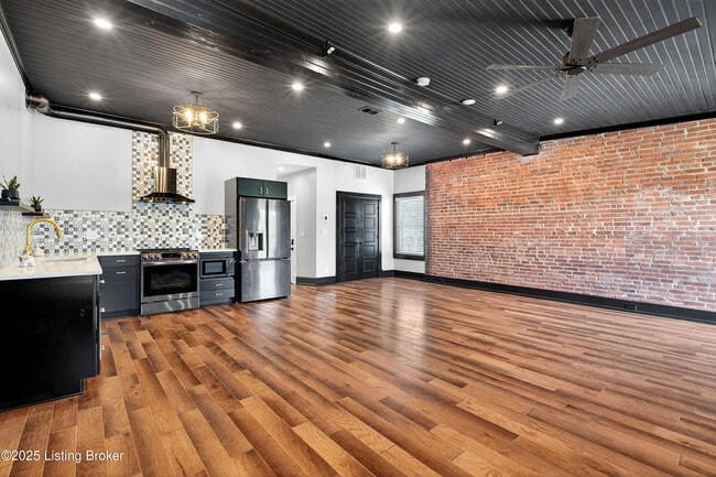 Building Photo - 1529 W Market St