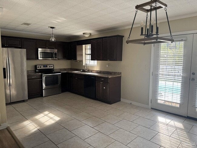 Building Photo - 1859 Nestle Dr