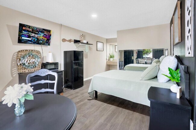 Building Photo - 905 Providence Blvd