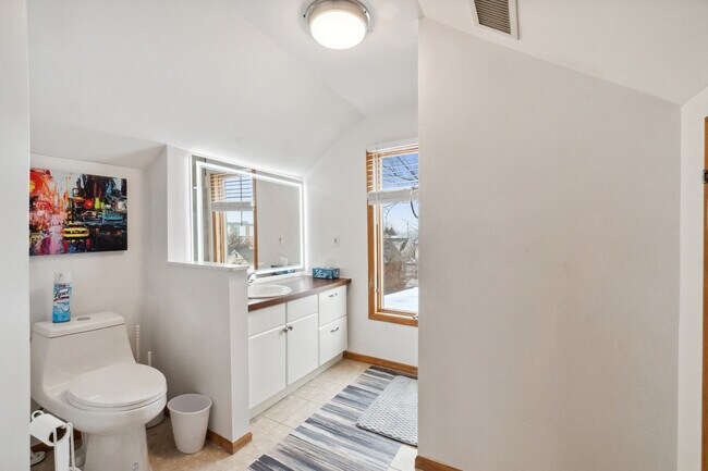 Building Photo - 40 Ella St