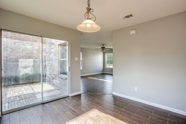 Building Photo - 2225 Splendor Ct