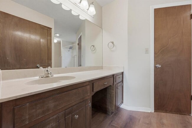 Building Photo - 1928 Holly Hill Dr