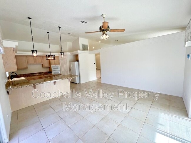 Building Photo - 78855 Aurora Way