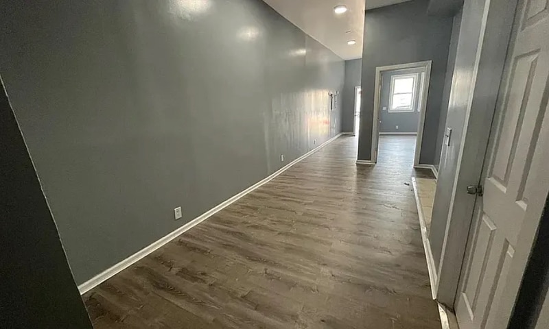 Building Photo - 11 Straight St