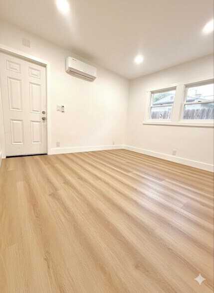 Building Photo - 852 Orange Ave